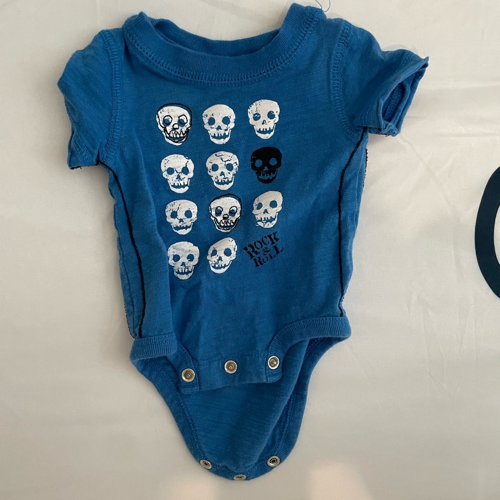 Rock ‘n’ roll skull onesie